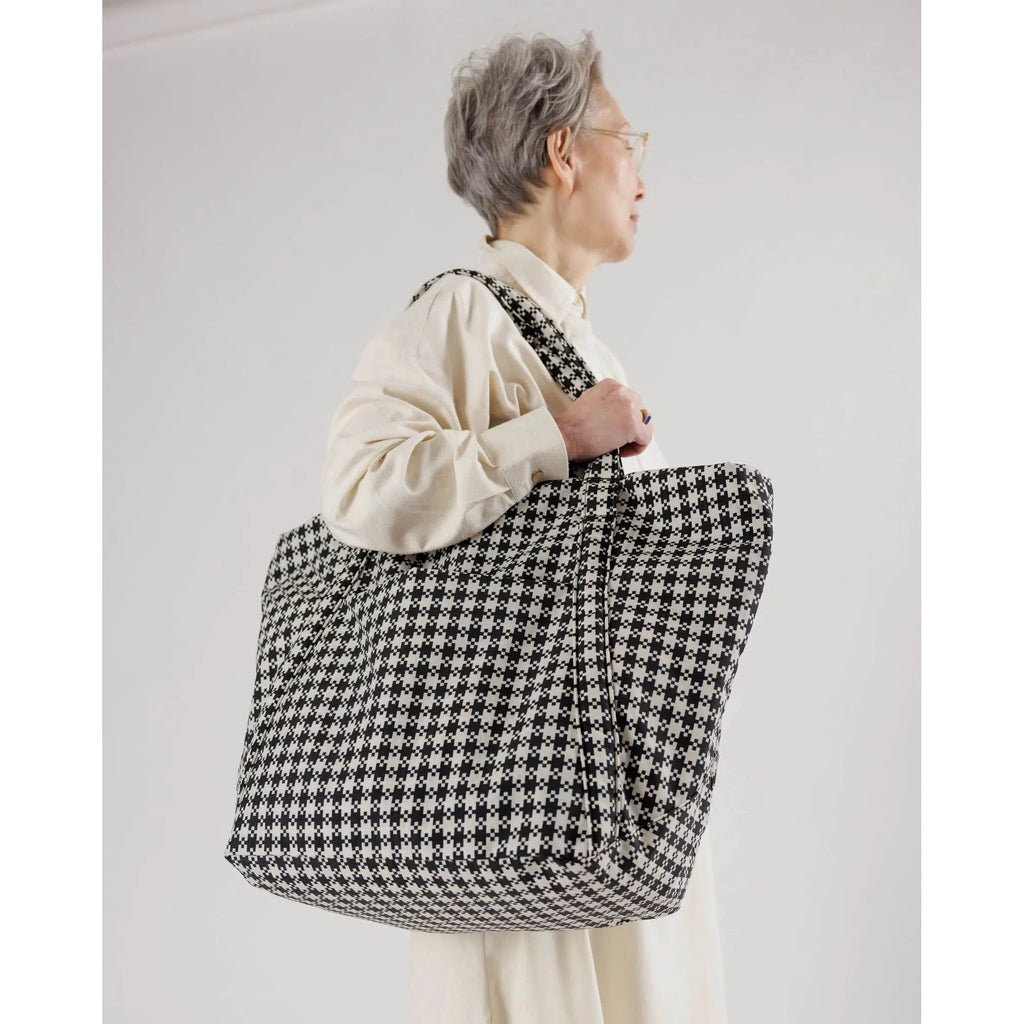 Baggu – Travel Cloud bag - Black & White Pixel Gingham | nzweekend